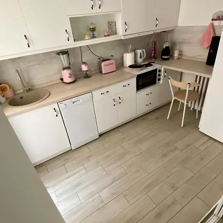 Crystal Rose - Center Apartment *